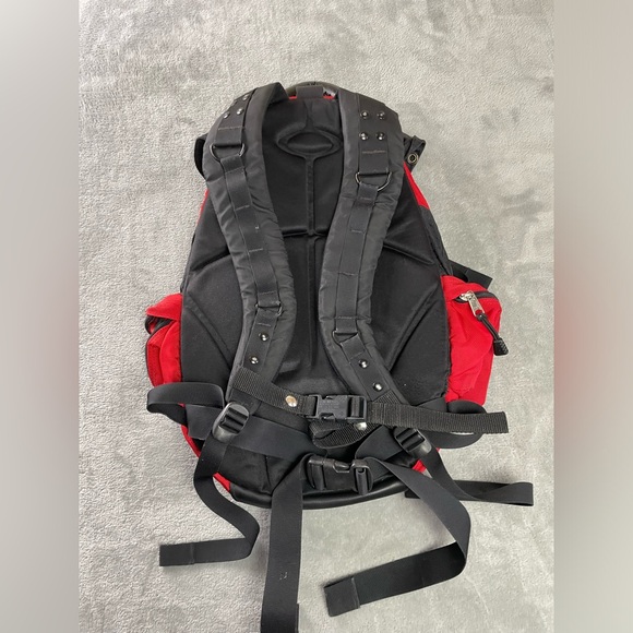 Vintage Oakley Icon Backpack Red Black Bag Nylon •One Side Pocket Zipper Issue• - Picture 16 of 16
